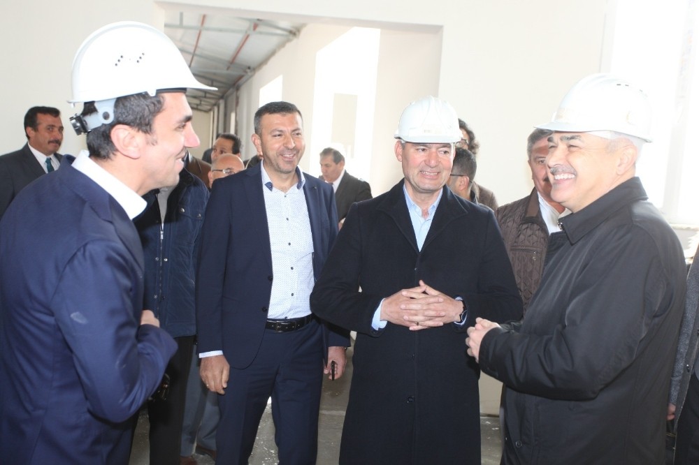 Savaş ve Akın çağrı merkezi binasında incelemeler yaptı 