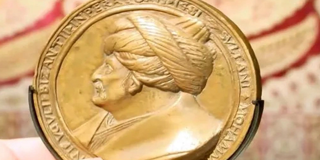 Savaş yeteneği ile tanınan Fatih Sultan Mehmet'in madalyonlarını satın aldılar! Sır olay, yazanlar dikkat çekti