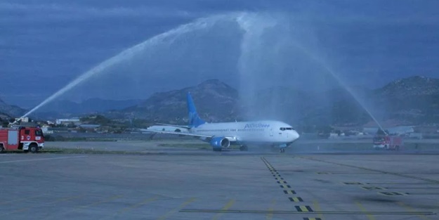 Savaşın ardından ilk uçak Türkiye'ye indi