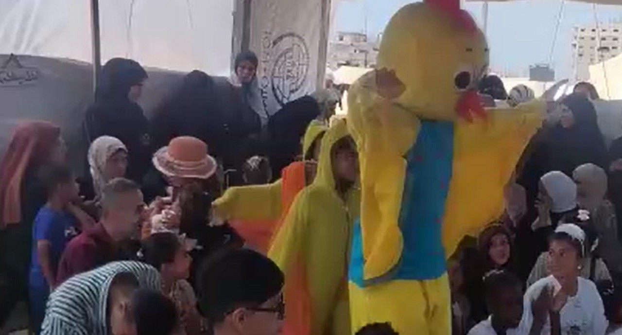 Savaşın gölgesinde bayram sevinci! Gazze’de yetim çocuklar bir günlüğüne güldü