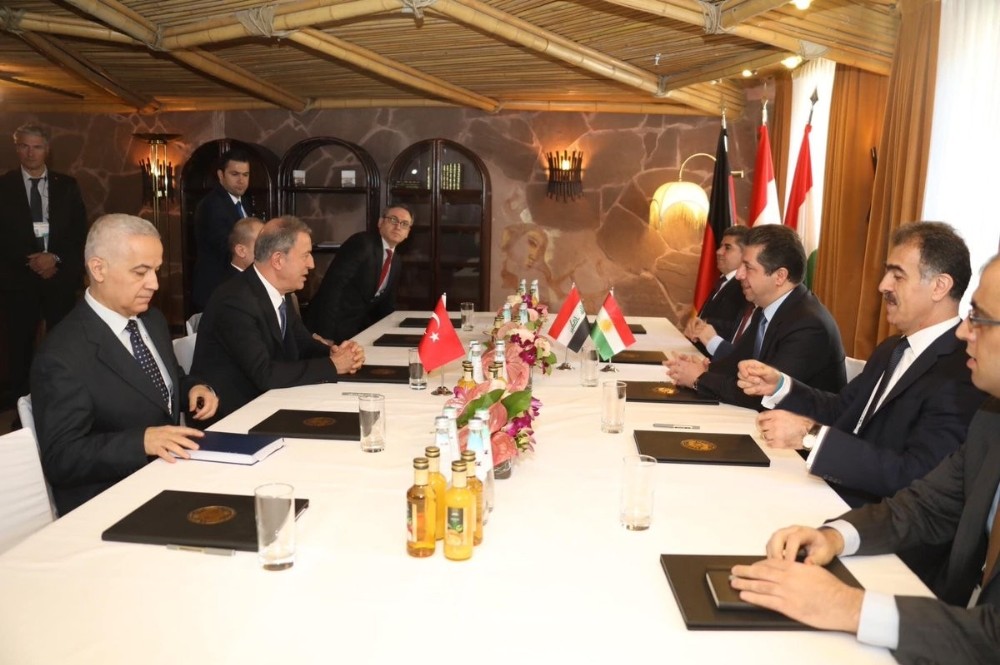 Savunma Bakanı Akar, IKBY Başbakan adayı Barzani ile görüştü 