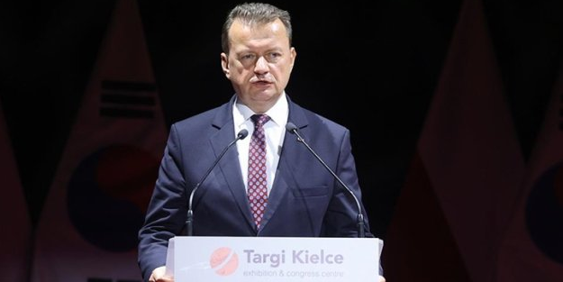 Savunma Bakanı 'çok gizli' belgeleri ifşa etmekle suçlanıyor!