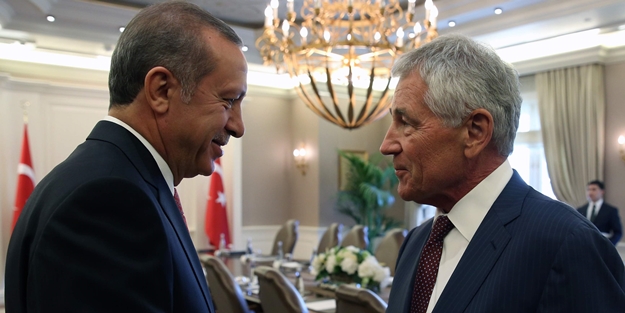 Savunma Bakanı istifa etti!