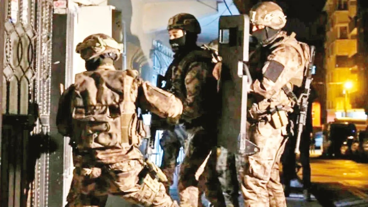 Savunma koridorunda casusluk paniği! Üç kişi operasyonla yakalandı