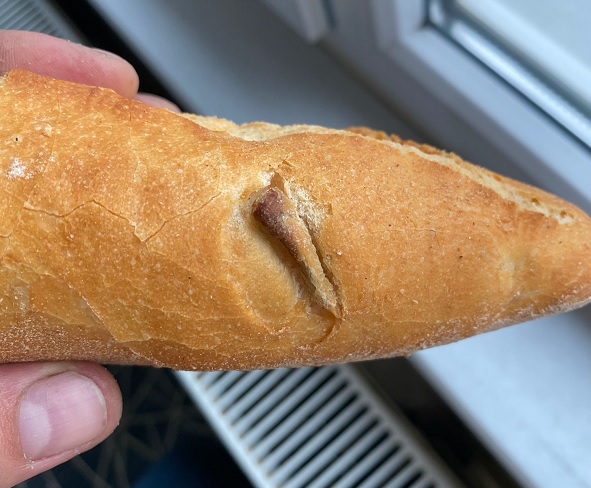 Savunması 'pes' dedirtti! Ekmekten öyle bir şey çıktı ki!