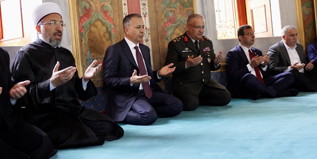 Saygısızlıkta diretiyor! İmamoğlu Fatih Han'ın kabrini ziyaretinde yine tepki çekti..