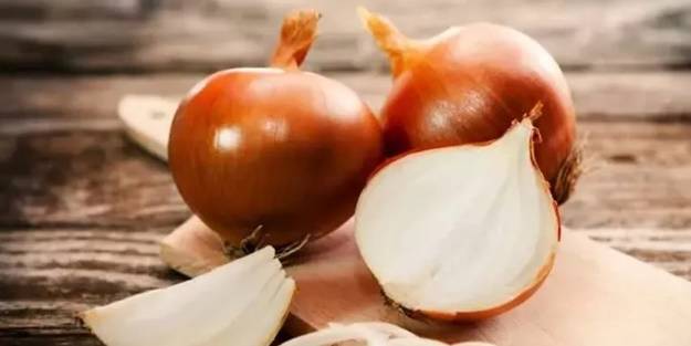Saymakla bitmiyor! İşte soğan suyunun bilinmeyen faydaları
