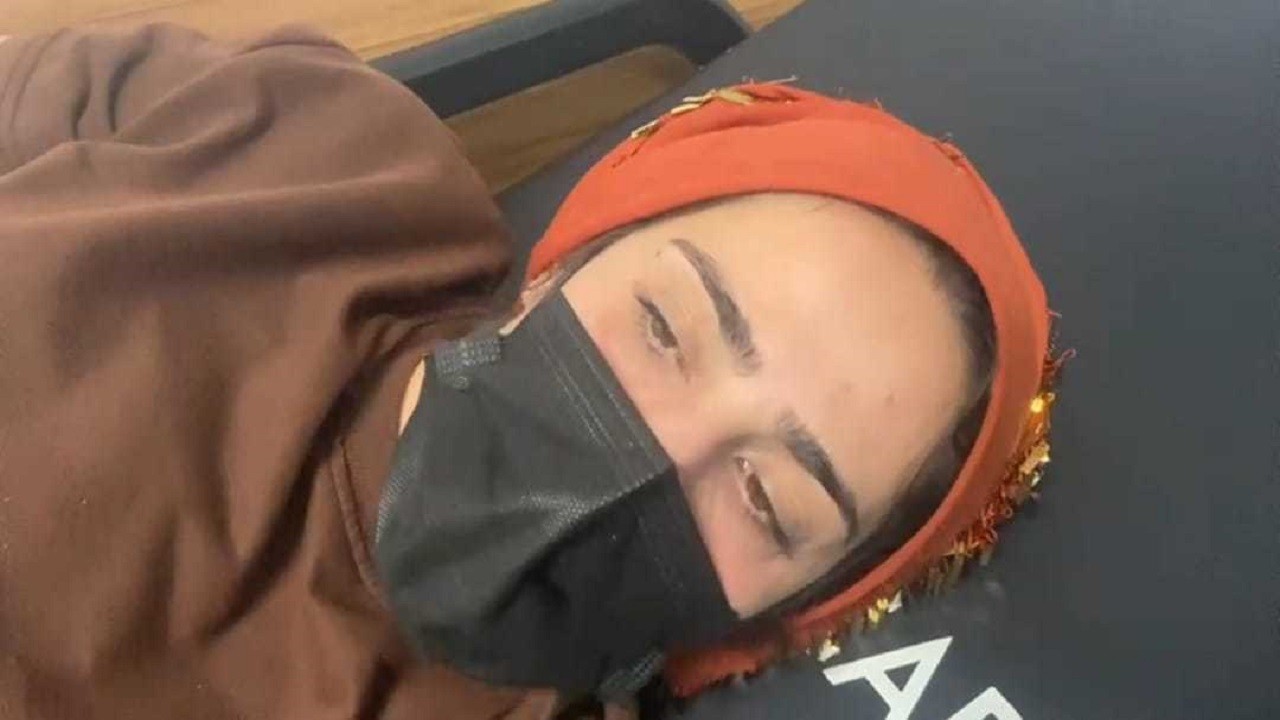 Sebebi halen bulunamadı! Genç kadın haftalardır hapşırıyor