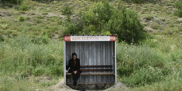 Sebebini duyunca çok şaşıracaksınız! Tam 24 yıldır bu durakta bekliyor