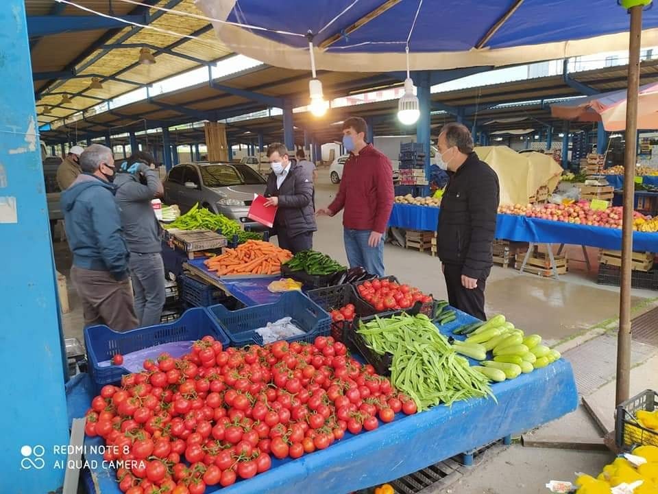 Sebze-meyve satış alanlarında Covid-19 düzenlemesine uyup uymadığı denetlendi 