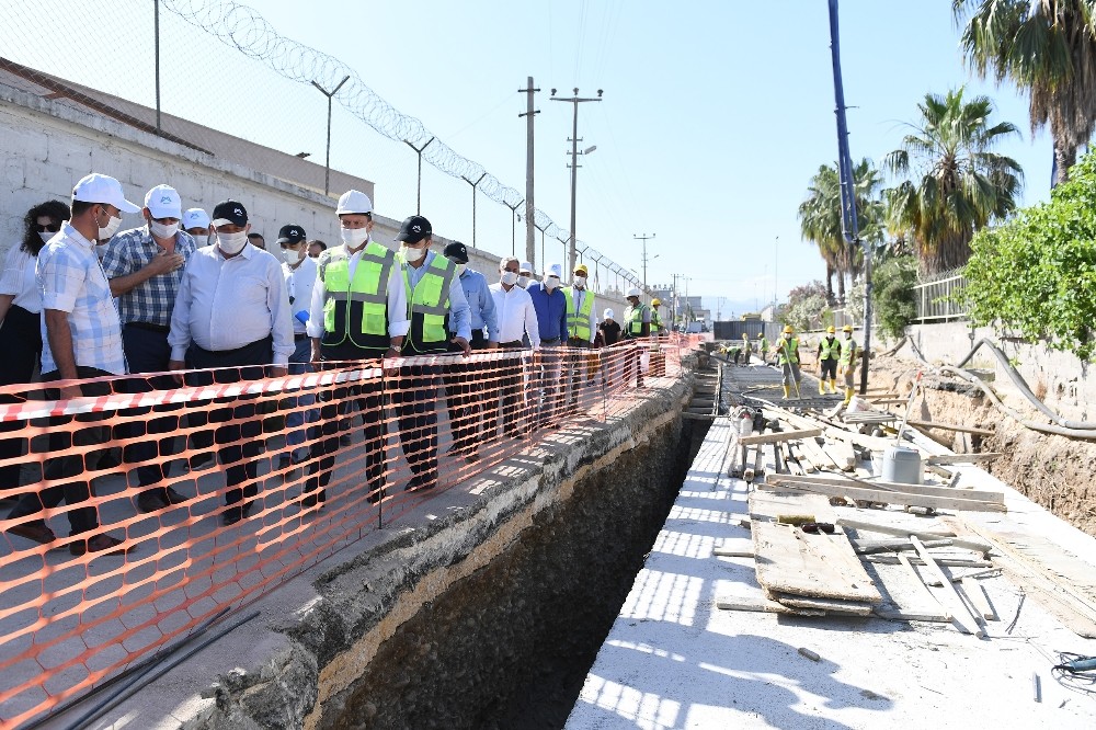 Seçer, yağmur suyu hattı çalışmalarını inceledi 