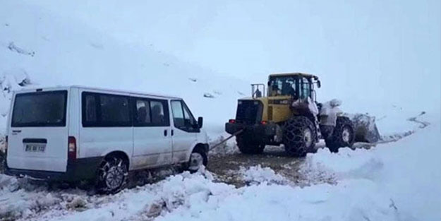 Seçim görevlileri mahsur kaldı