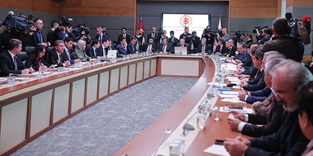 İlk madde komisyondan geçti!