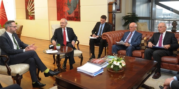 Seçim öncesi dikkat çeken ziyaret!