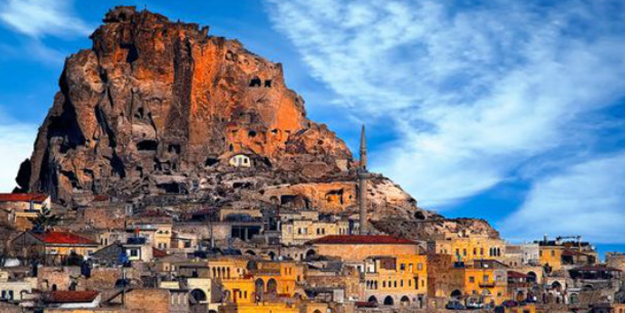 Seçim sonuçlanırken dünyanın en büyük doğal gökdelenine asıldı! Görenler gözlerine inanamadı