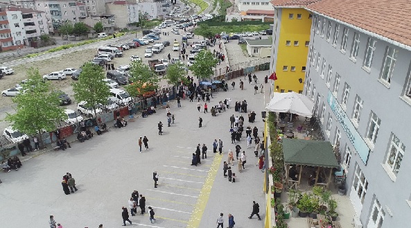 Seçim yoğunluğu havadan görüntülendi! Türkiye'de en fazla seçmen bu okula kayıtlı
