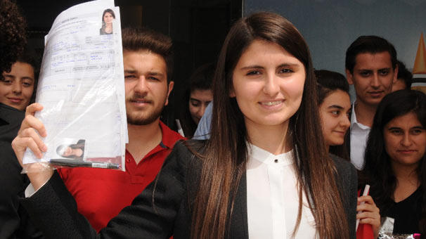 Seçimde bir ilk! 18 yaşında...