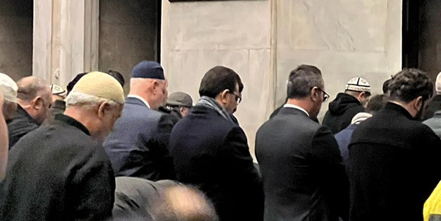 Seçime 3 ay kala İmamoğlu yine namaza başladı!