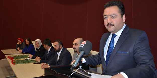 Seçimden sonra makam koltuğunu yaktı