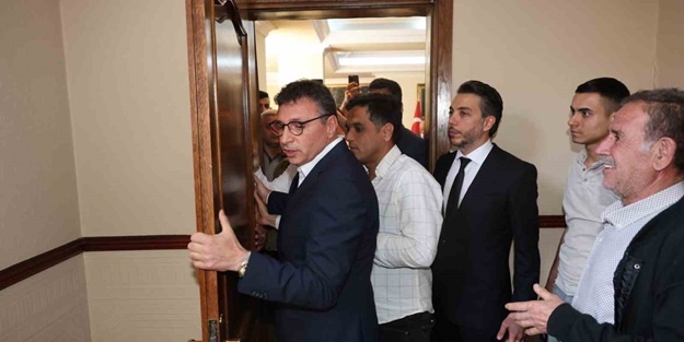 Seçimi kazanan Belediye Başkanı'ndan alkışlanacak hareket! İşte ilk icraatı