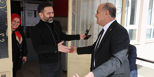 Seçimin ilk kazananı belli oldu: Kazandığımı buradan ilan ediyorum