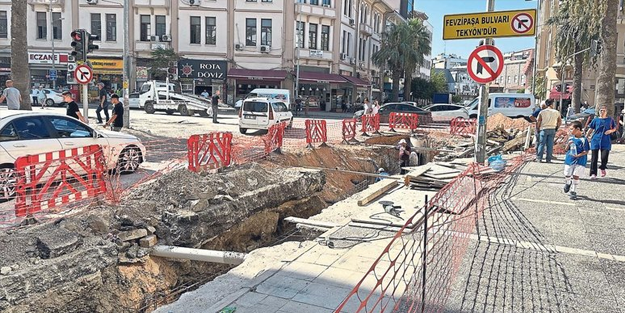 Seçimler yaklaştı, Soyer 'çalışmaya' başladı! Para akıttığı konserlerden artakalan zamanlarda...