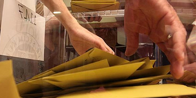 Seçimlere 2 aydan az bir süre kala o partiden deprem! 30 bin kişi istifa etti