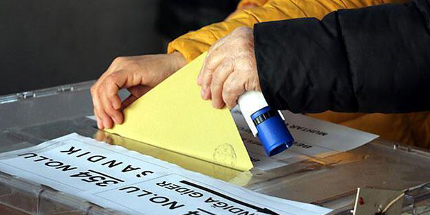 Seçimlere az bir süre kala ortalığı karıştıracak gelişme! 120 bin kişi partiden istifa etti