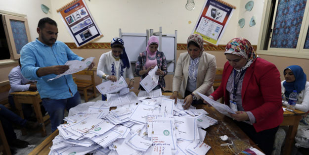 Seçimlerin ilk turunu beklenildiği gibi Sisi’ye yakınlığı ile bilinen parti kazandı