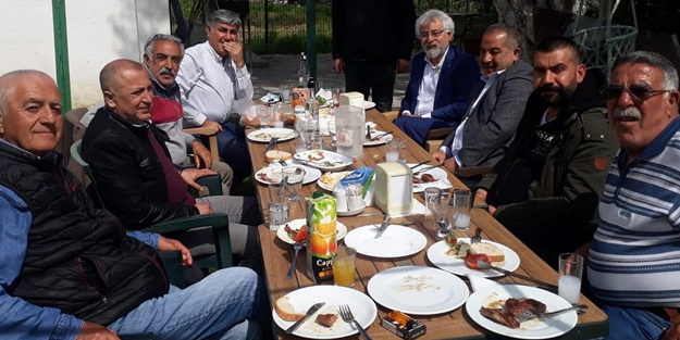 Seçmenin önüne de takiyye yapmadan gelin! CHP’den Ramazan’da lebalep rakı sofrası