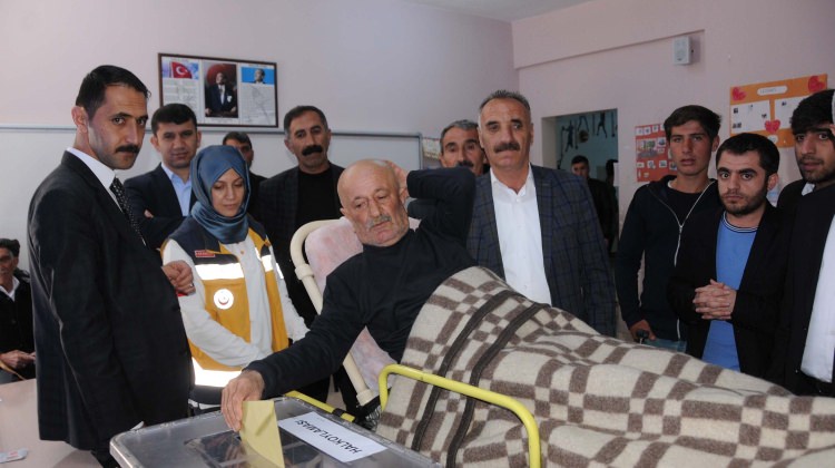 Sedyede oyunu kullandı: 'Hakkari için evet'