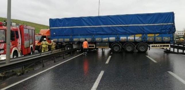 Küçükçekmece-Sefaköy istikametinde e-5 yolu kapandı!