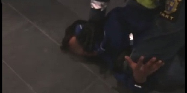 Şehadet getiren çocuğu susturmaya çalıştı!