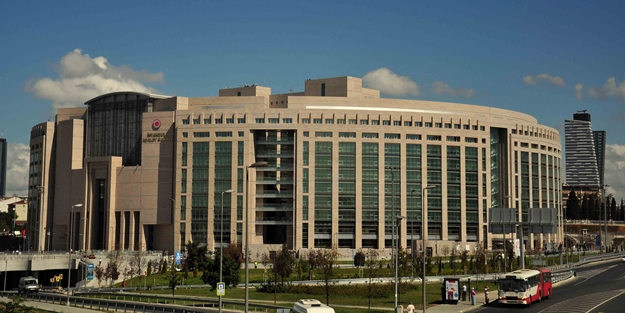 Şehid savcının odasında sadece bir tane çıktı