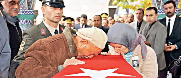 Şehid uzman çavuş dualarla defnedildi