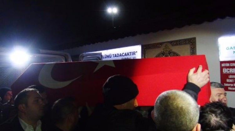 Şehide memleketinde tekbirli karşılama