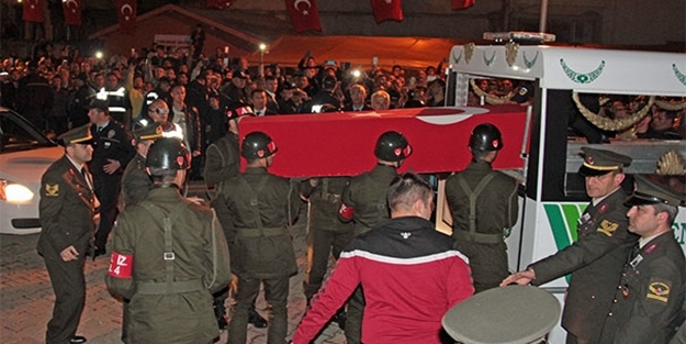 Şehidi binlerce insan karşıladı!