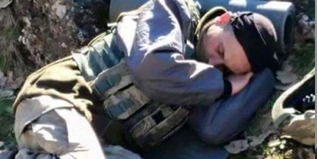 Şehidimizin yürek yakan görüntüsü ortaya çıktı! Yorgunluktan...