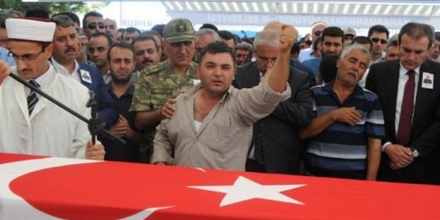 Şehidin abisinden tokat gibi sözler!