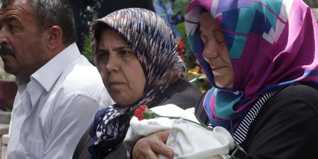 Şehidin adı, şehitlikte 2 haftalık yeğenine verildi