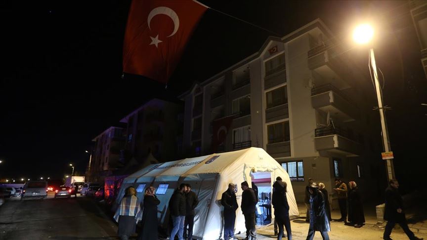 Şehidin Ankara'daki evi Türk bayraklarıyla donatıldı