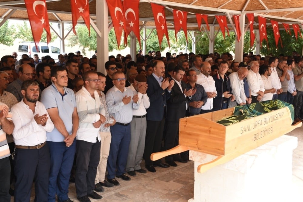 Şehidin babası dualarla defnedildi 