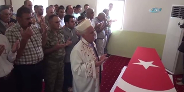 Şehidin cenazesinde Kürtçe ağıtlar yankılandı