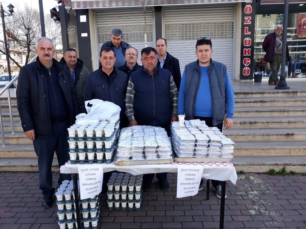 Şehidin hayrına pilav dağıtıldı 