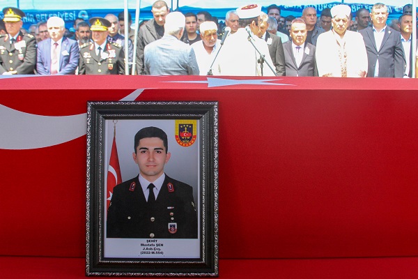 Şehidin son türküsü duygulandırdı!