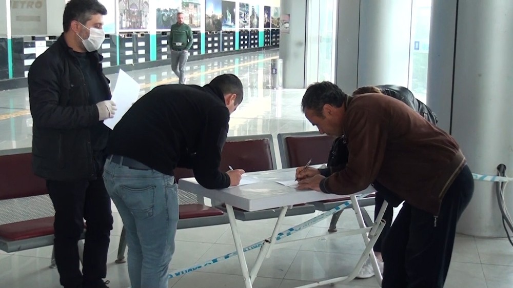 Şehir dışına çıkmak isteyenler için otogarda ’Seyahat izin kurulu’ oluşturuldu 
