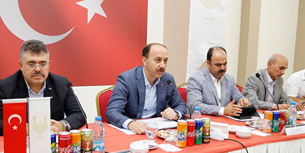 Şehir karışmıştı! Vali kanaat önderleriyle buluştu