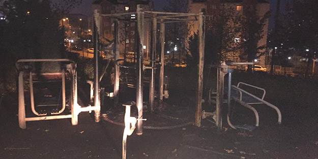 Şehir magandaları çocukların oyun alanını yaktı