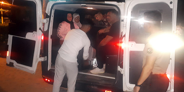 Şehir merkezine düzensiz göçmen bırakan şoförü mahalleli yakaladı
