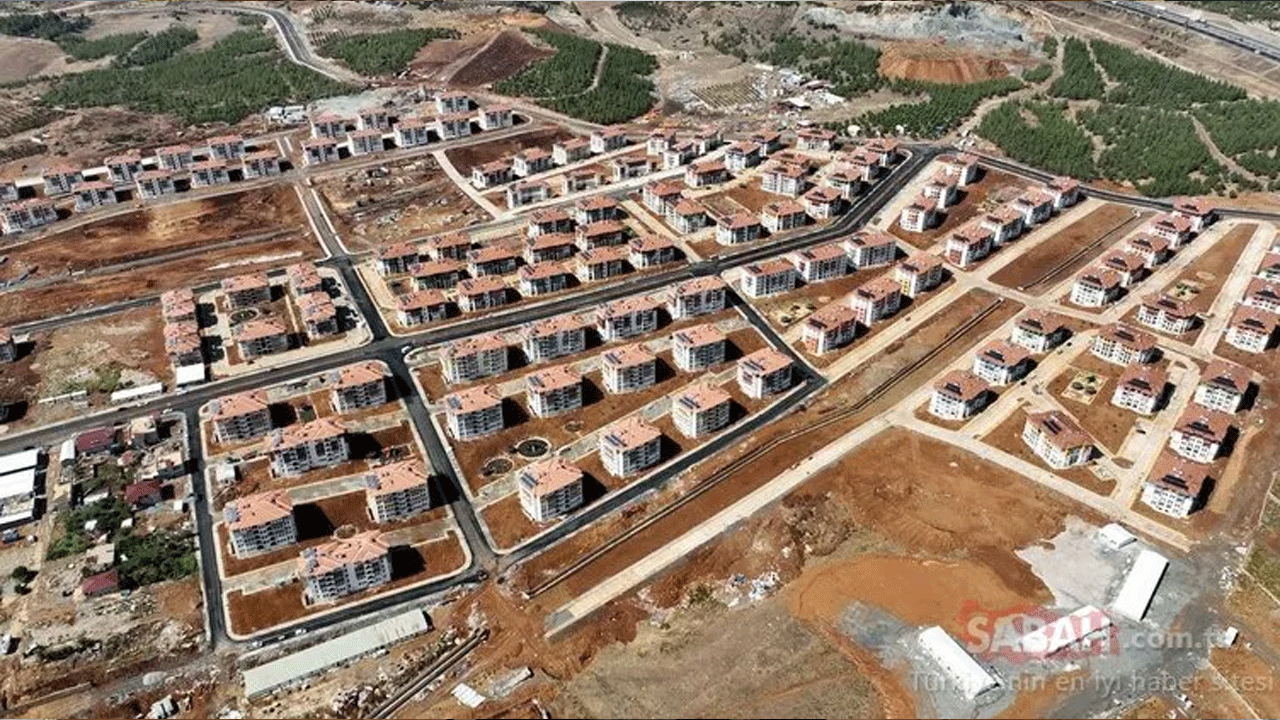 Şehir resmen ayağa kalktı! Depremzedelerin evleri teslim ediliyor